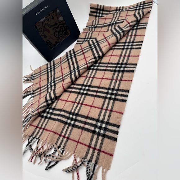🌹♥️BURBERRY LAMBSWOOL SCARF♥️🌹 - Picture 3 of 6